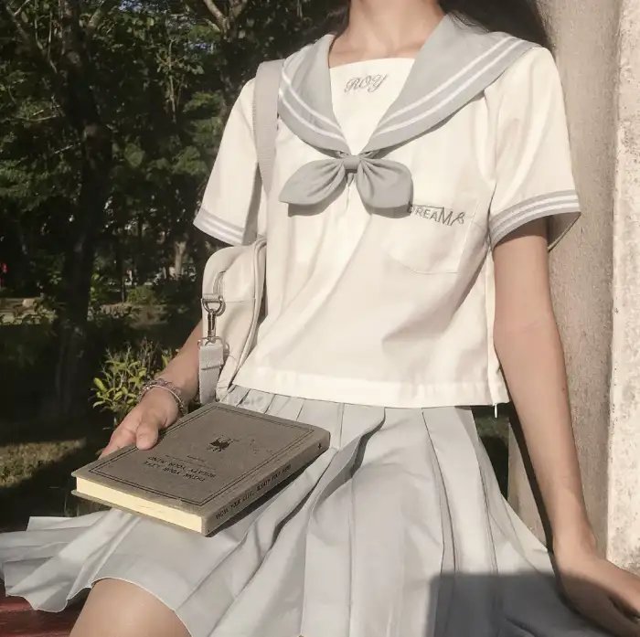 杀死希特勒与大脚怪的人封面